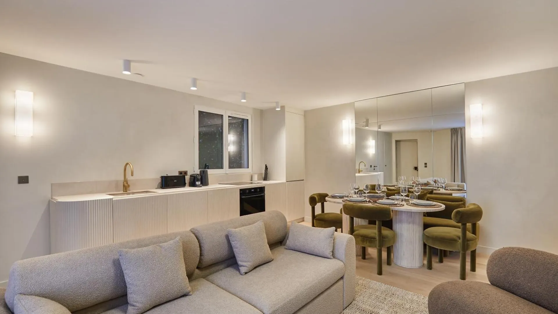 Residence Louvre Palais Royal By Studio Prestige Parigi Francia